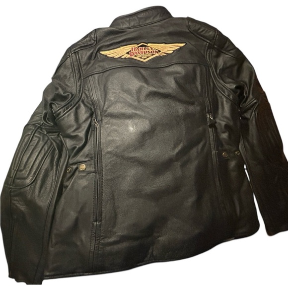 Harley Davidson 120th Anniversary Nostalgia
Triple Vent Women's Leather Jacket - Picture 7 of 15